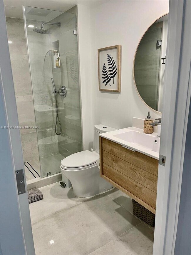 Building Photo - 100 Bayview Dr