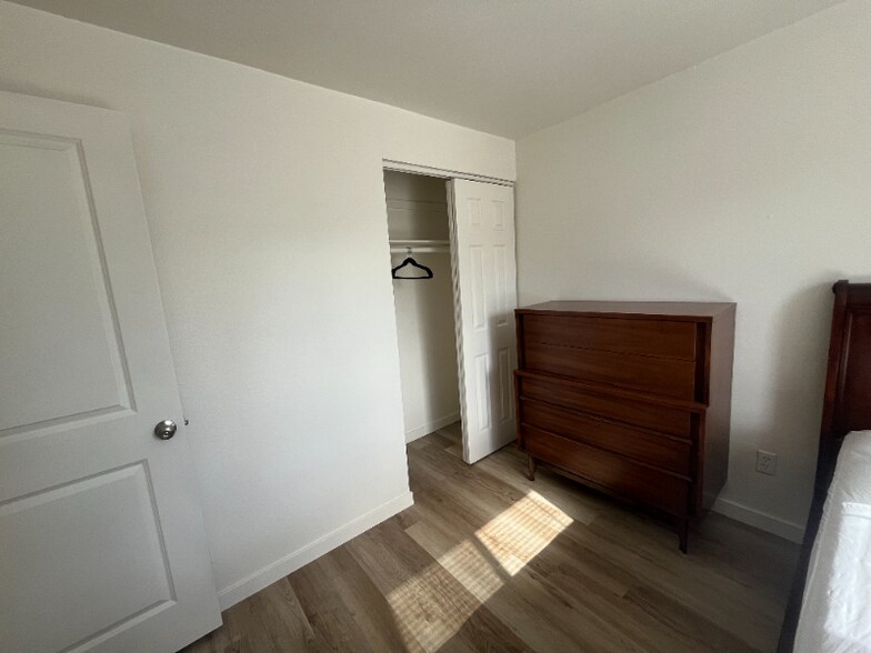 Building Photo - 1130 E 51st St