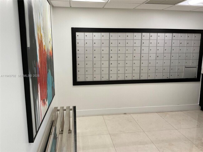 Building Photo - 919 Hillcrest Dr