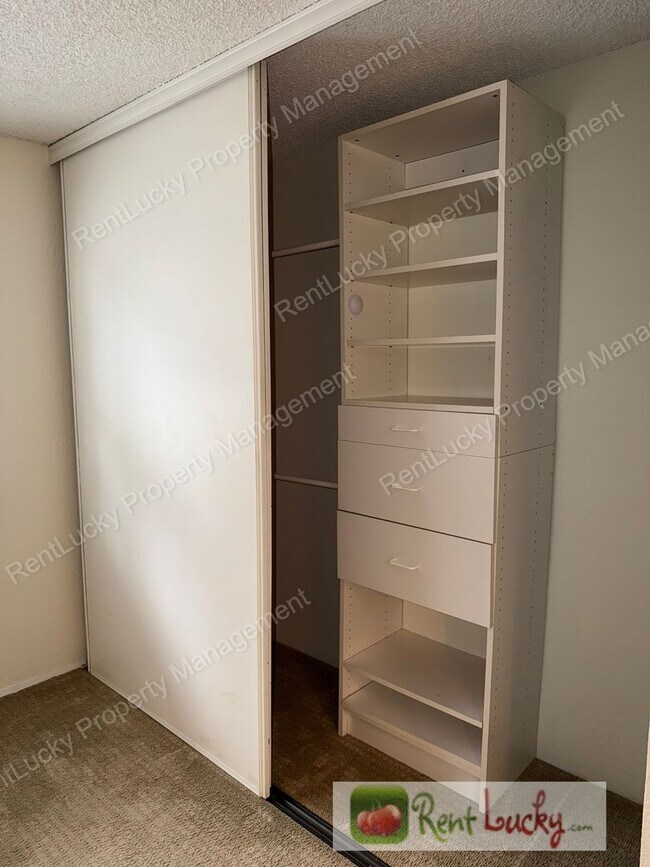 Building Photo - NEW Pricing! Amazing 1 Bedroom Kirkland Condo! Covered Parking and Outdoor Storage!