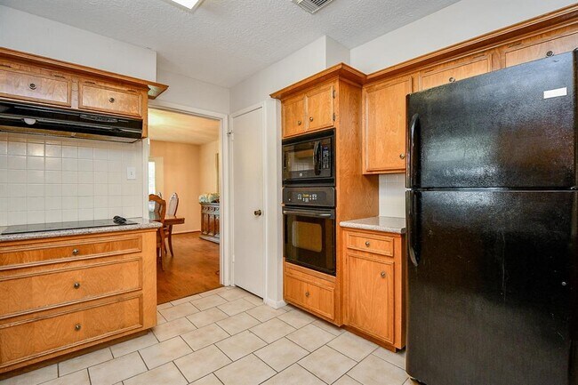 Building Photo - 11103 Pembridge Dr