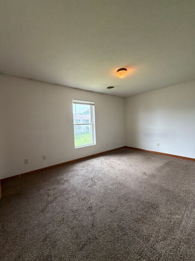 Building Photo - 279 Woodridge Ct
