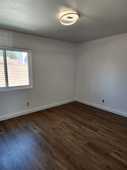 Building Photo - 301 Burlington Common