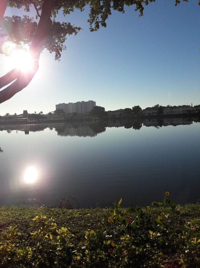 Building Photo - 1670 NE 191st St