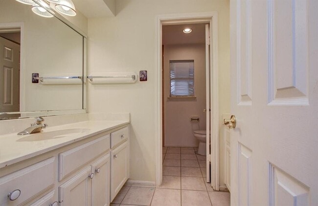 Building Photo - 5339 Holly View Dr