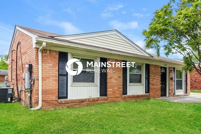 Primary Photo - 3 Bedroom Pet-Friendly Home in Louisville,...