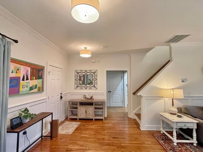 Building Photo - Beautiful Craftsman home near Duke!