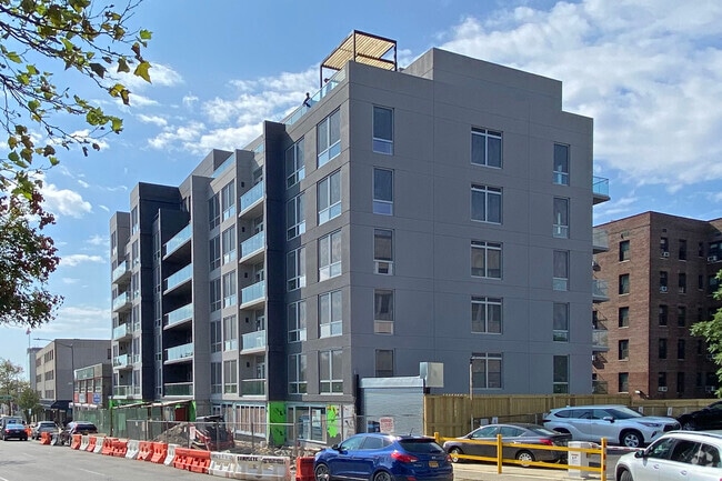Building Photo - Le Tour