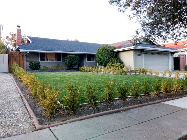 Building Photo - 1305 Antwerp Ln