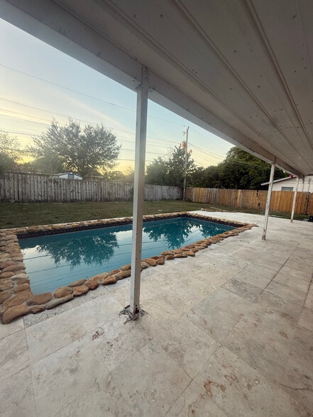 Building Photo - 1641 NW 1st Ave