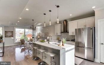 Building Photo - 631 Florida Ave NE