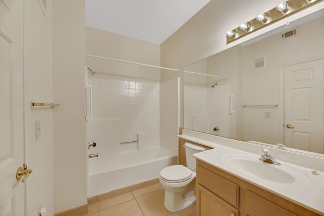 Building Photo - Downstairs 2 bedroom condo in Green Valley