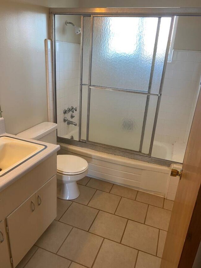 Building Photo - 1940 California St