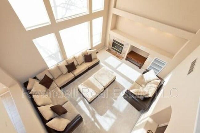 Building Photo - 1942 Rose Petal Ct