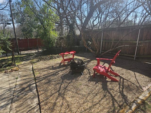 Building Photo - 7010 Vivian Ave