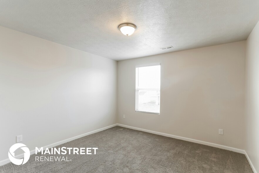 Building Photo - 5009 Roese Ave