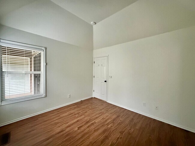 Building Photo - Large Three Bedroom Home in the Cinnamonwood Estates