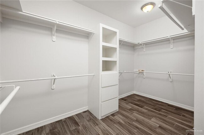 Building Photo - 13 Garden Ridge Ave