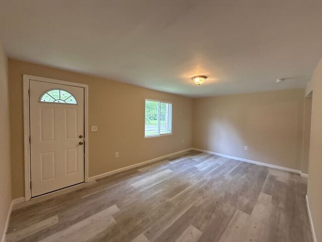 Building Photo - T.R. Lawing Realty Property