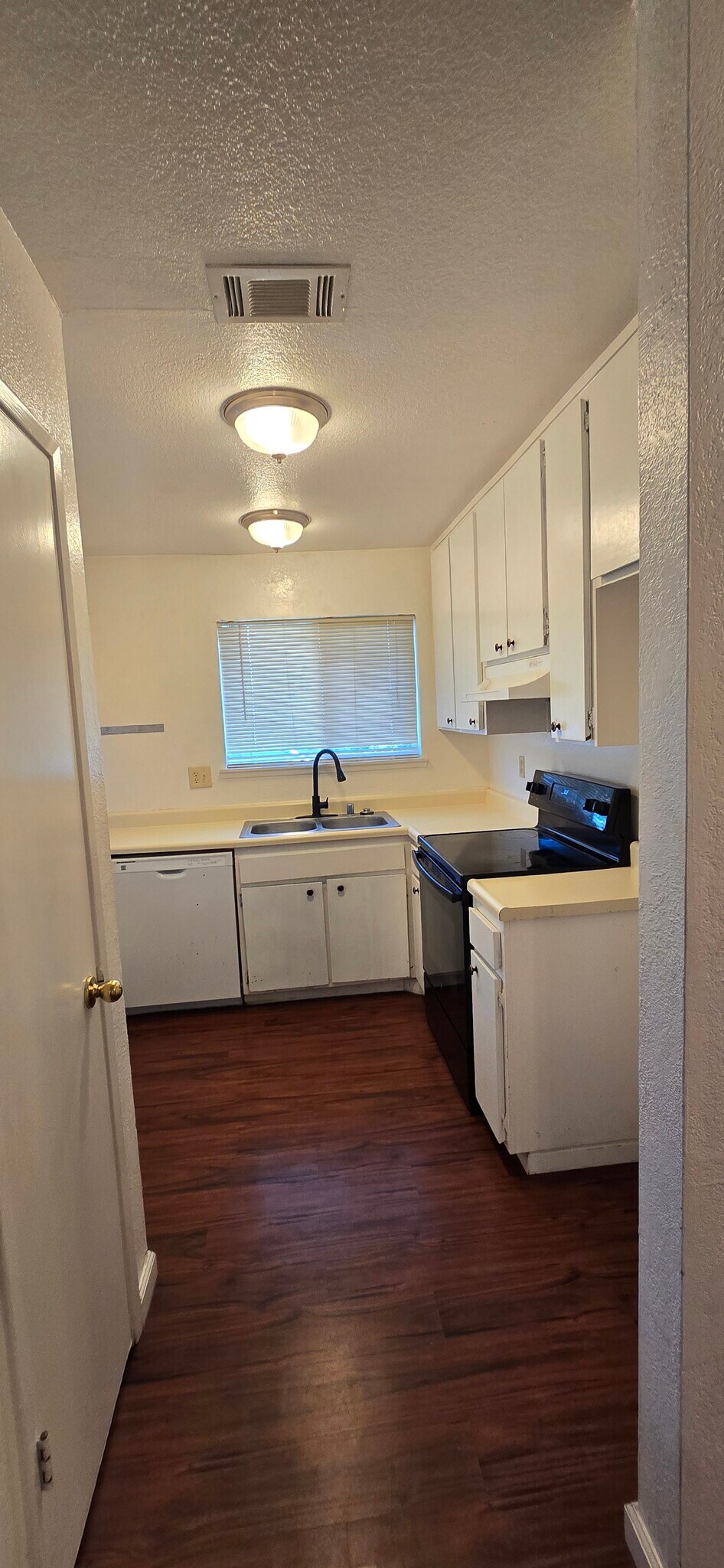 Kitchen - 3318 Blue Ridge Cir