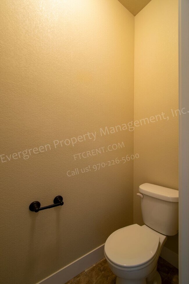 Building Photo - 5020 Cinquefoil Ln