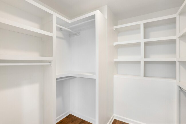 Building Photo - 4208 Longfellow Dr