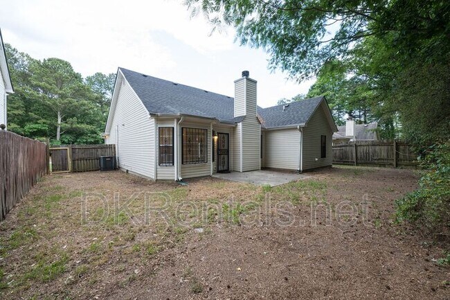 Building Photo - 5689 Isleworth Way
