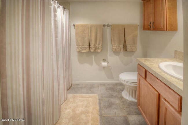 Building Photo - 5051 N Sabino Canyon Rd