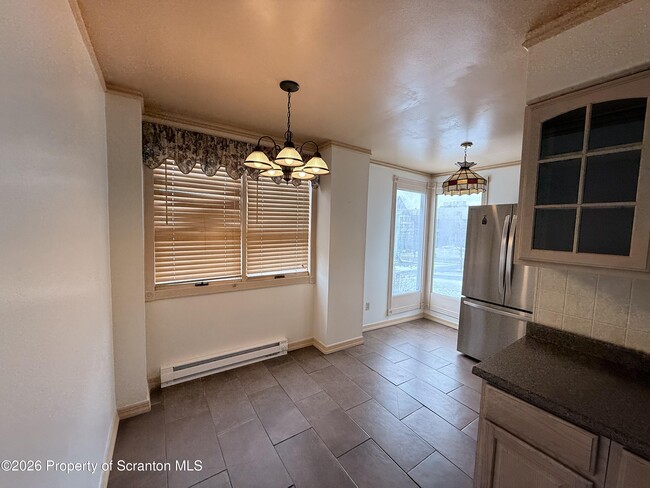 Building Photo - 629 Clay Ave