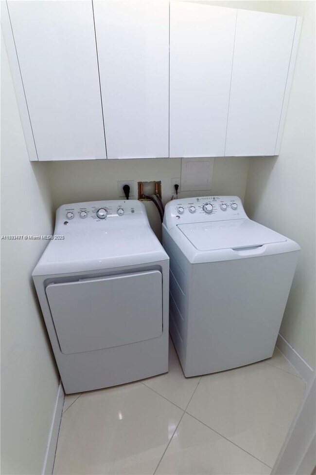 Building Photo - 10501 NW 66th St