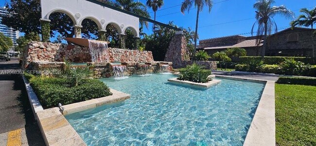 Building Photo - 18081 Biscayne Blvd
