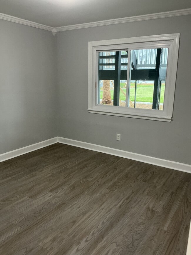 Building Photo - 1402 Tailrace Dr