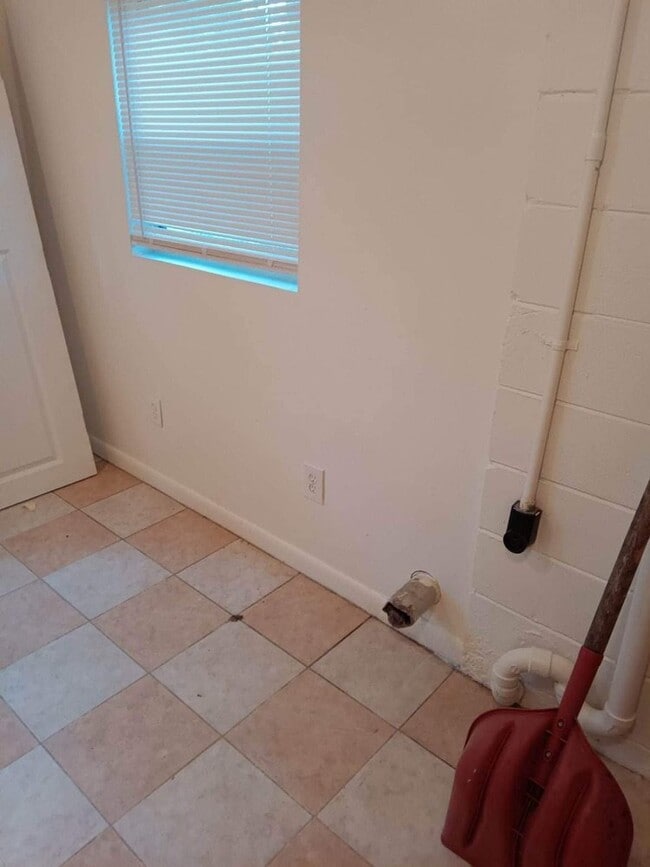 Building Photo - Convenient Cedar Hills Living Near Shopping & Major Roads