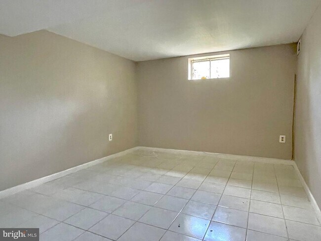 Building Photo - 3703 Larchmont Dr