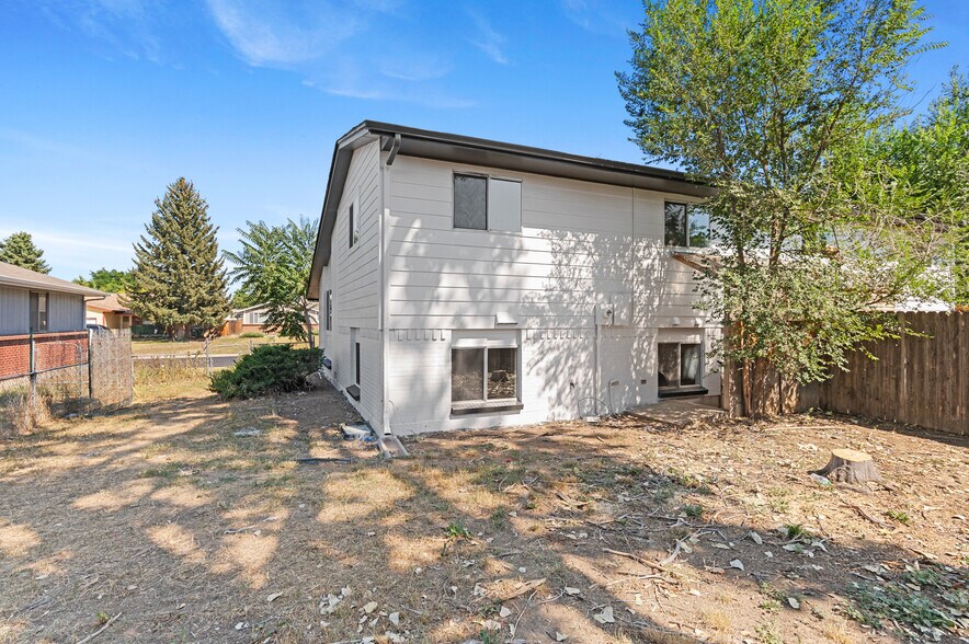 Building Photo - 9061 Osceola St