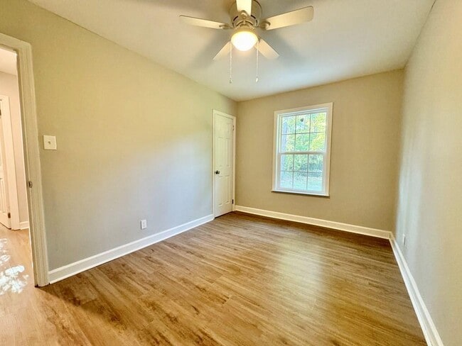 Building Photo - 413 Canna Dr