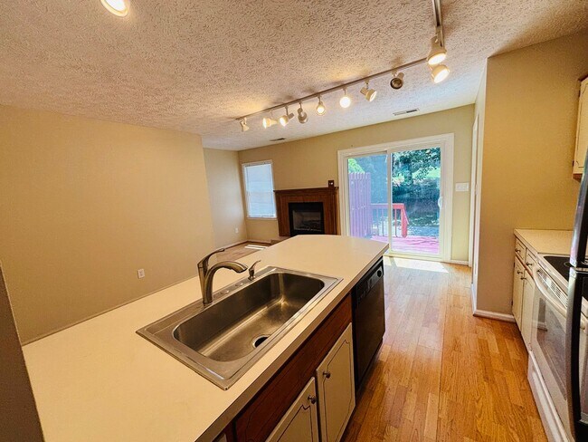Building Photo - 530 Kamran Dr NW