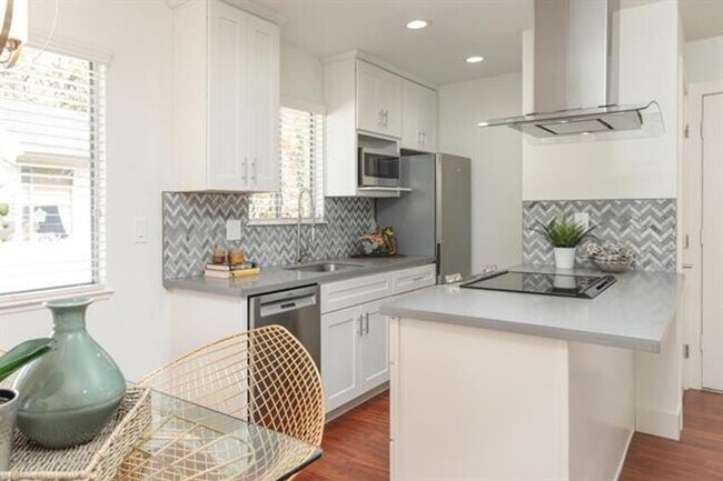 Building Photo - Gorgeous Remodeled 2 Bedroom 1 Bath Condo ...