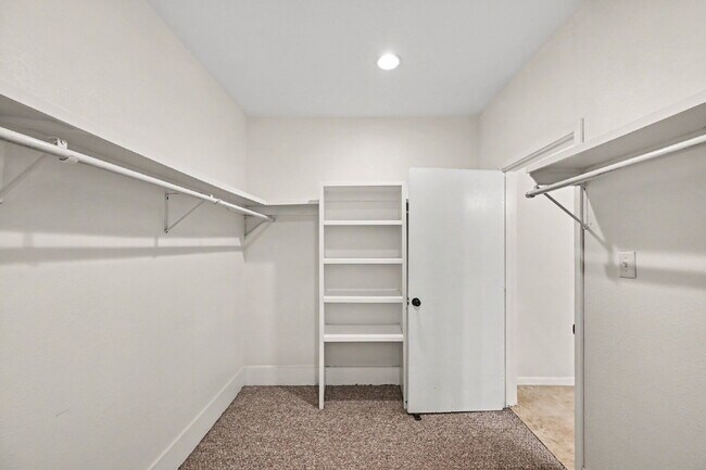 Building Photo - 130 Groveland