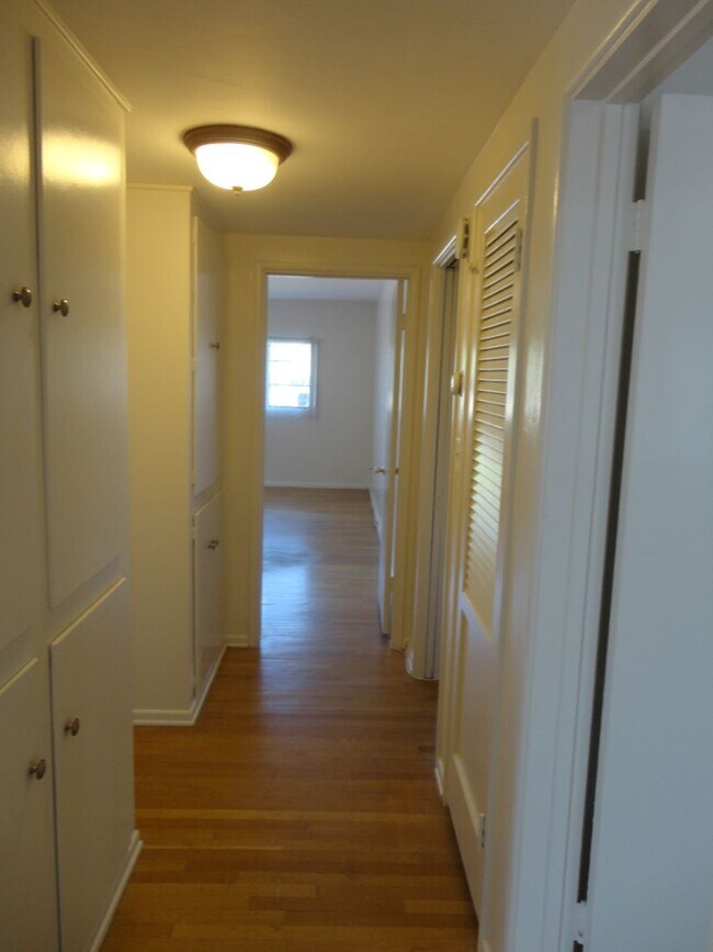 Building Photo - Close to SDSU 4 Bedroom Home!!