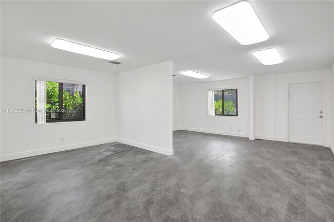 Building Photo - 5980 SW 40th Ave