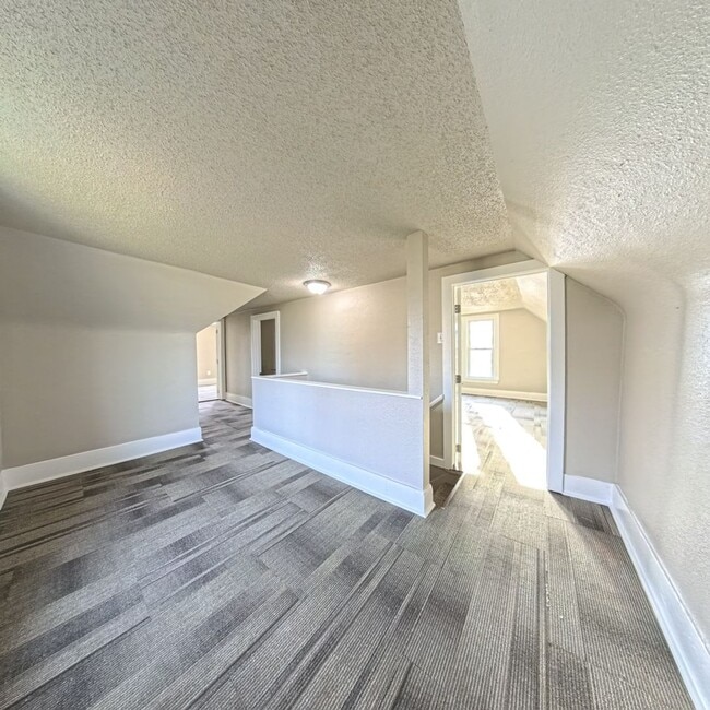 Building Photo - Newly remodeled 3 bedroom 2 bathroom home-Located in Jefferson