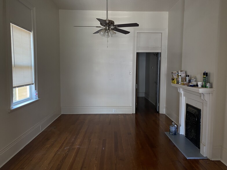 Building Photo - 320 S Dupre St