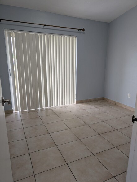 Building Photo - 11012 SW 123rd Ct