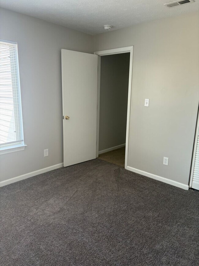 Building Photo - Hampton Club Gated Community