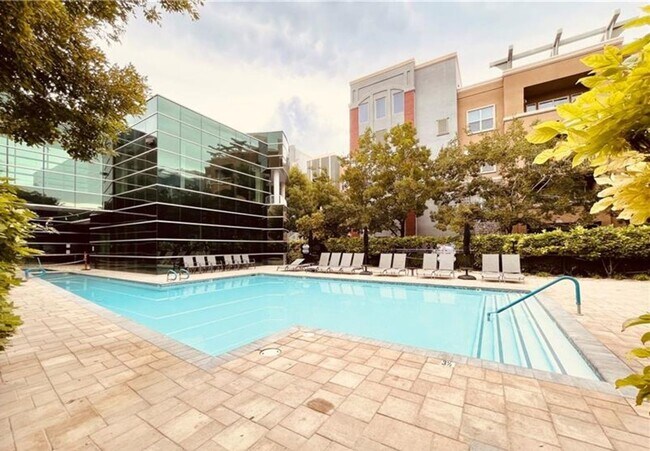 Building Photo - SPACIOUS BOTTOM FLOOR 2 BEDROOM IN THE GATED MANHATTAN CONDOS