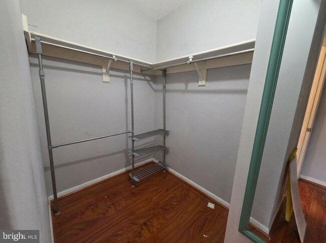 Building Photo - 615 Center St