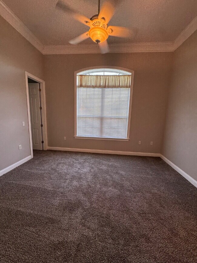 Building Photo - 4 bedroom 4 bath in gated community in Ora...