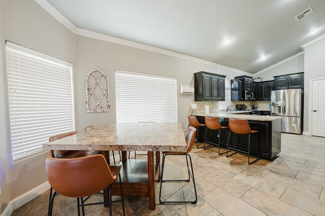 Building Photo - 3906 Oporto St