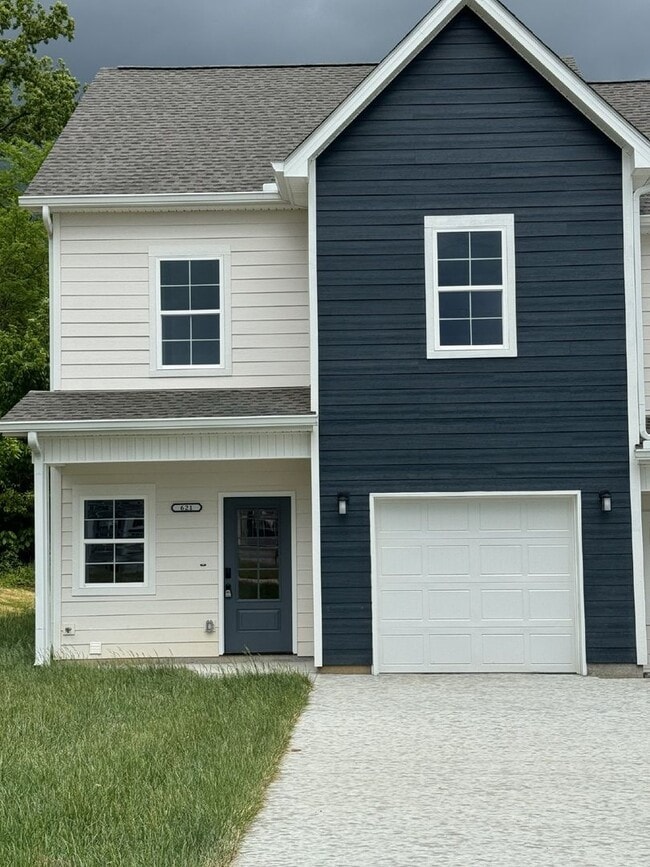 Building Photo - New Build 3 Bed 2.5 Bath Townhome in Shelbyville with a Move in Special